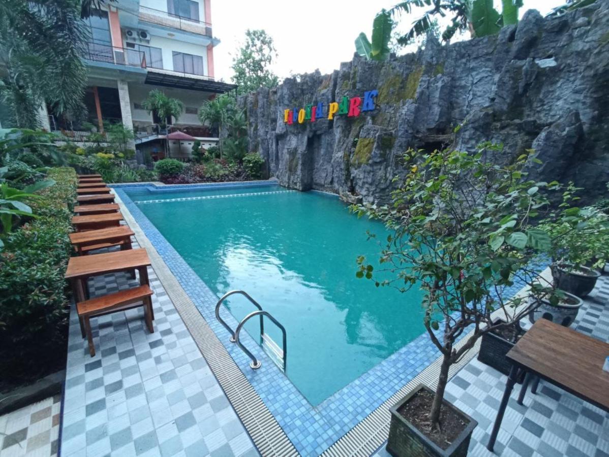 Grand Valonia Hotel Jember Ngoại thất bức ảnh
