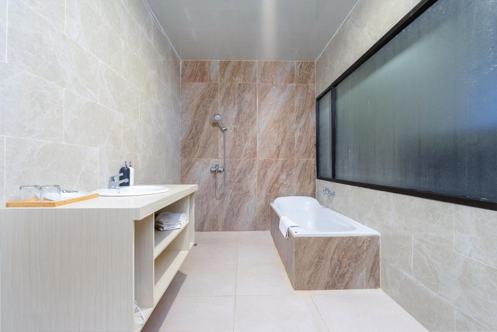 Grand Valonia Hotel Jember Ngoại thất bức ảnh