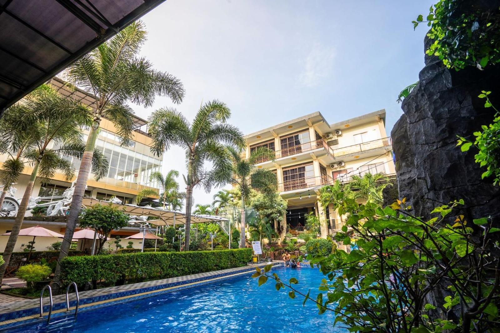 Grand Valonia Hotel Jember Ngoại thất bức ảnh