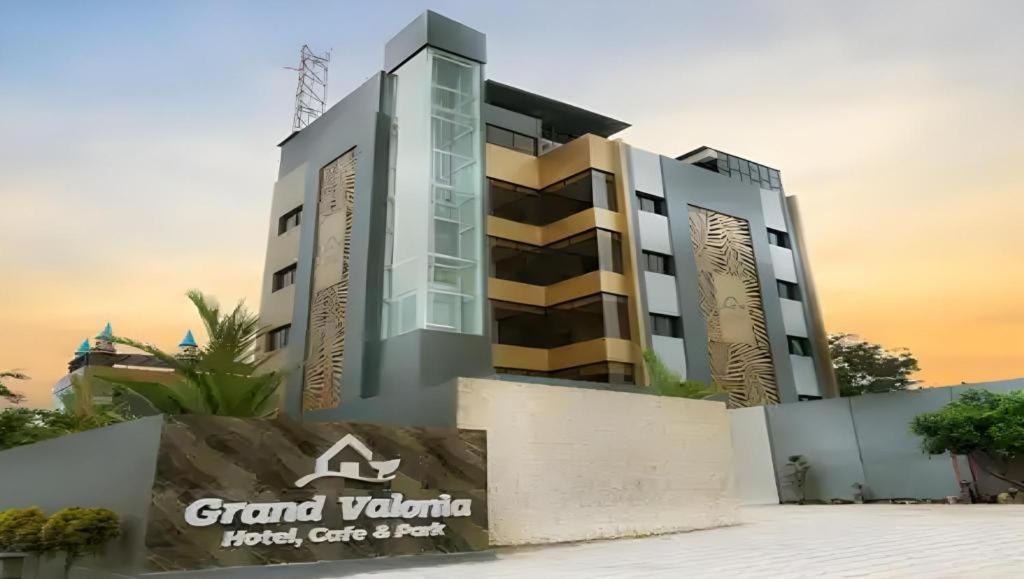 Grand Valonia Hotel Jember Ngoại thất bức ảnh